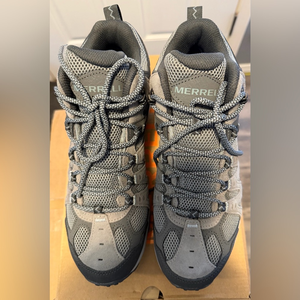 Merrell women’s 8.5 accentor 3 mid WP- new in box